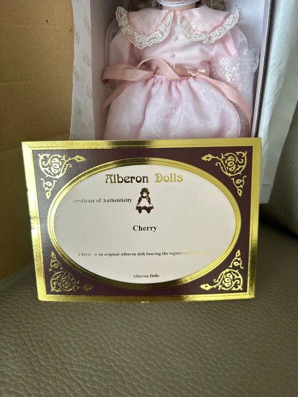 Heritage Mint Ltd. Collection Jennifer porcelain doll