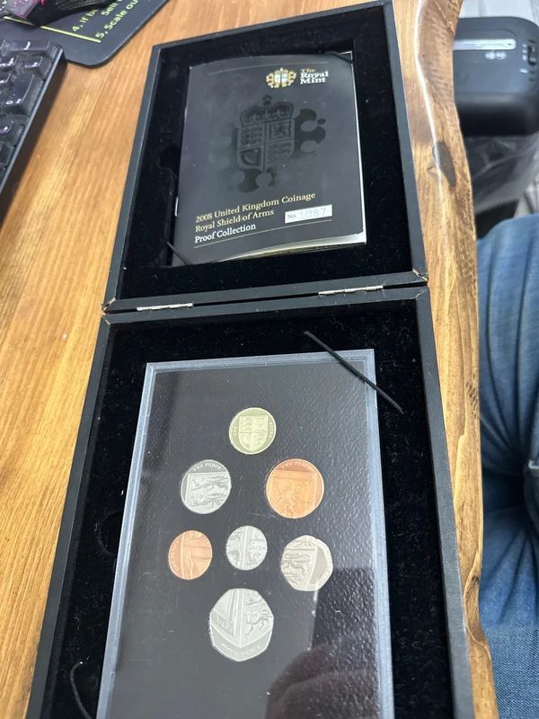 2008 Royal Mint UK Proof Coin Set featuring the Royal Shield of Arms designs.
