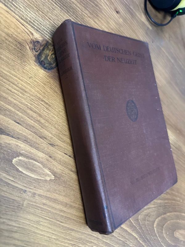 antique hardcover book titled Vom deutschen Geist der Neuzeit by W.R. Schweizer