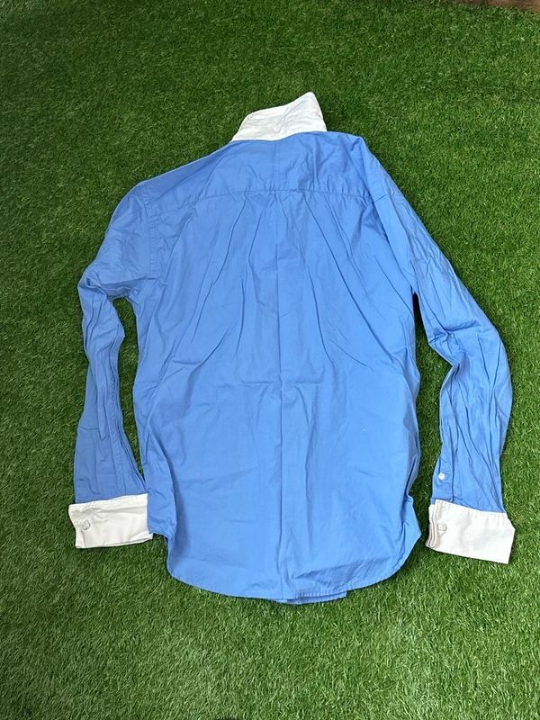 Lauren Ralph Lauren cotton shirt features a contrasting white collar and extended cuffs size 8