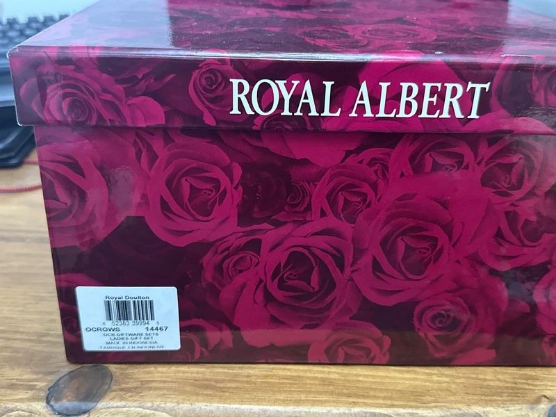 Royal Albert Old Country Roses 3-piece dresser vanity gift set