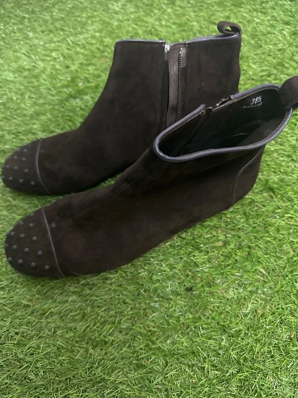 Tod's brown suede ankle boots size 38½ -  excellent condition